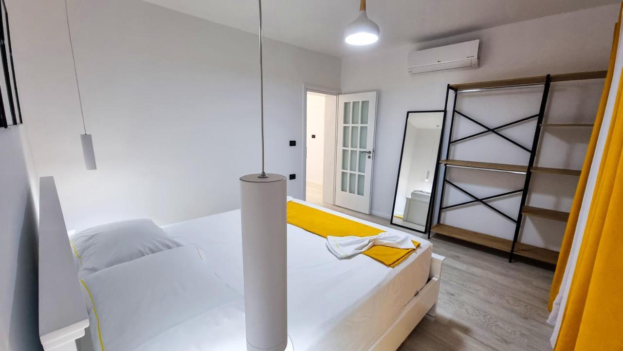 'The Yellow' Condo Берат Экстерьер фото