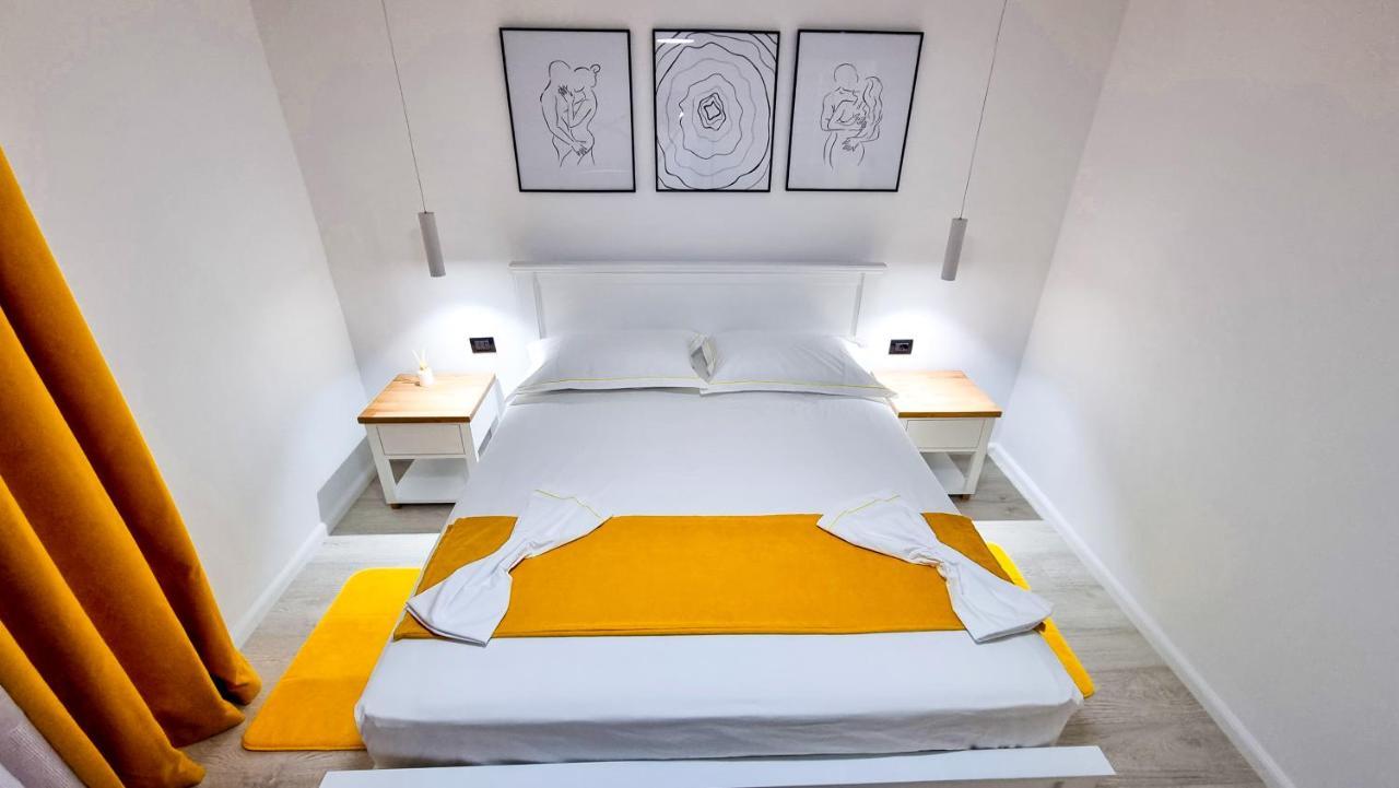 'The Yellow' Condo Берат Экстерьер фото